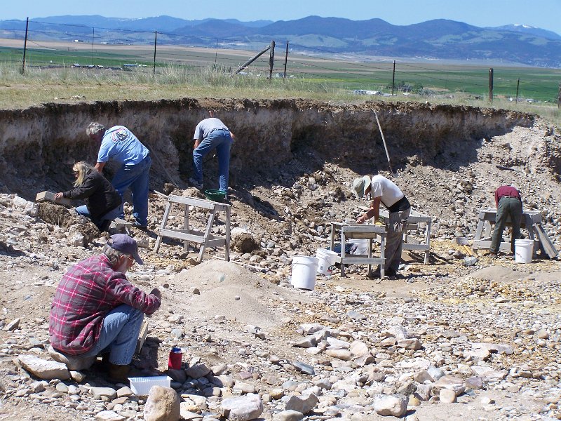 No 116 Helena Montana. Cy, Diane, Kevin, Larry. Rob and Joel all trying their luck digging sapphire gravel. .JPG